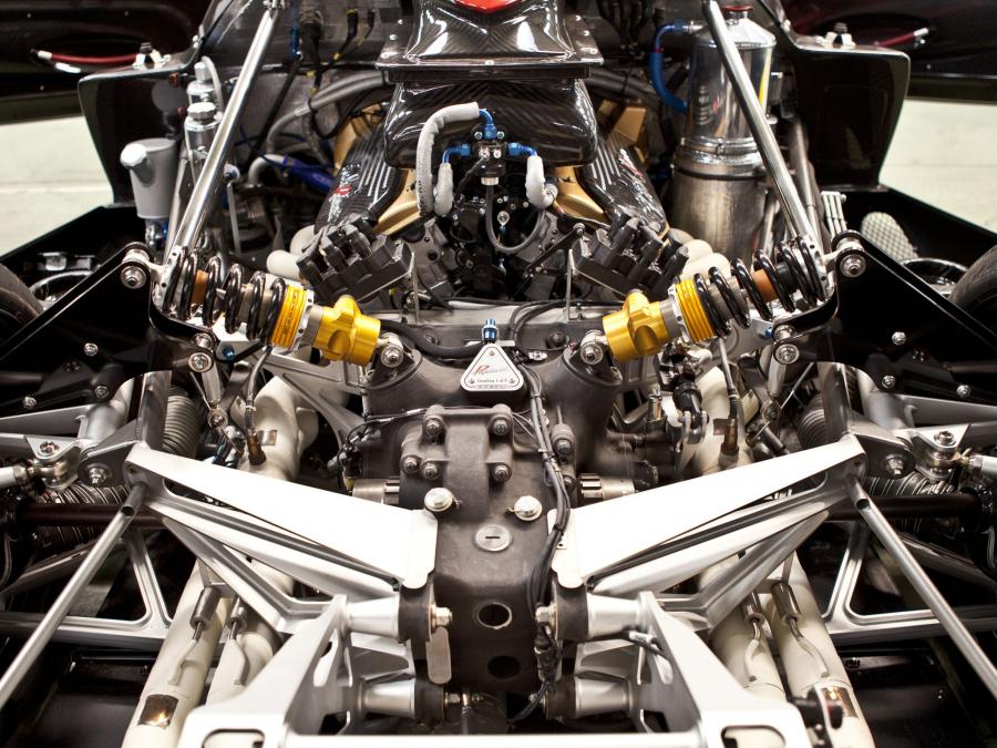 Моторный отсек Pagani Zonda Revolucion 2013 года  (фото 10 из 28)